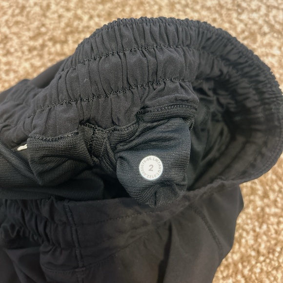 Lululemon Hotty Hot Low-Rise Lined Short 4” Black size 2 - Picture 3 of 3